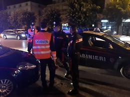 Ubriaco al volante e droga nell'auto: in due finiscono nei guai