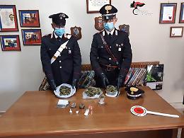 Marijuana nascosta in casa: in manette pusher 22enne. Altri due ragazzi nei guai
