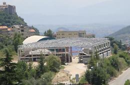 Un milione  per completare il Palacoccia <br>Intanto il Polivalente cade a pezzi