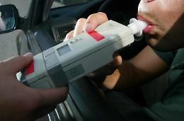 Quarantenne tampona un'auto dei carabinieri. Era ubriaca