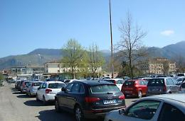 I pendolari tirano un sospiro di sollievo <br>Il parcheggio custodito si farà