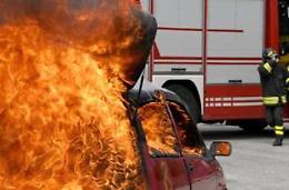 Auto in fiamme a San Bartolomeo <br>Si segue la pista del dolo