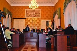In consiglio comunale <br>si consuma lo strappo di Conte