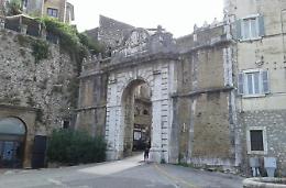 La storia cade a pezzi <br>In centro monumenti nel degrado