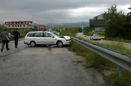 Scontro tra due auto sulla bretella <br>Feriti una ragazza e un sessantenne