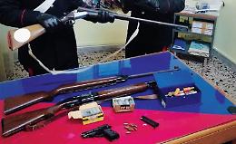 Trovato con un piccolo arsenale in casa: denunciato un anziano