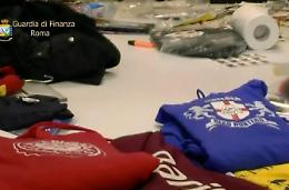 Falsificavano gadget sportivi <br>Tra i denunciati un ciociaro