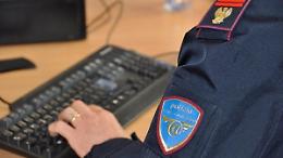 Adescava giovanissime sui social, poi il ricatto hard: arrestato. I particolari