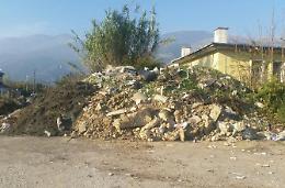 Discarica accanto all'ecocentro <br>Ascione: schiaffo alla decenza