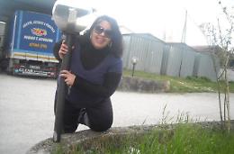 Trovata carbonizzata nell'auto <br>Paese sotto choc per la morte di Maria