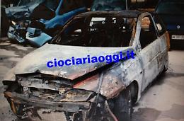 Auto date alle fiamme <br>Spunta la pista passionale