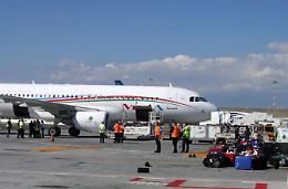 Scatta l'allarme bomba a Fiumicino:<br>aereo evacuato, fermato uno sloveno<br>