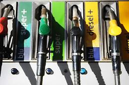 Ladri rubano nella notte gli incassi di due distributori di benzina