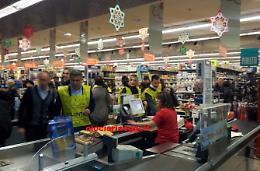 Grande partecipazione alla raccolta della Colletta alimentare, aumentano le offerte dai discount