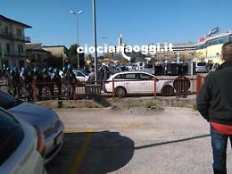 Scontri Frosinone-Verona: denunciati 104 tifosi scaligeri per radunata sediziosa