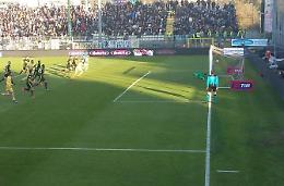 Il Frosinone rischia di sciupare tutto ma vince: con il Verona finisce 3-2