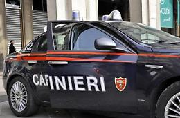 Aggredisce il padre con calci e pugni: arrestato un trentasettenne