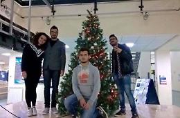 "Caro babbo Natale". Gli studenti per Natale chiedono...