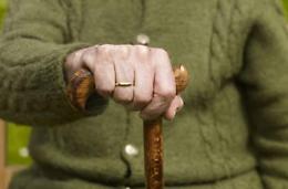 Donna 91enne muore a causa di un gioco erotico: arrestato il vicino