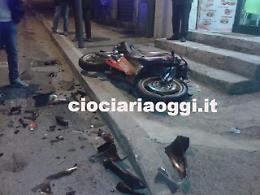 Incidente in moto: giovane centauro si scontra con un'auto, grave in ospedale