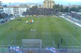 Sputi contro la terna arbitrale: maxi multa al Frosinone 