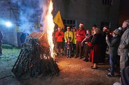 La notte di S. Lucia illuminata dai falò di Laboratorio Scalo e L'Impegno 