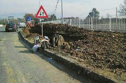 Riemergono antiche ossa umane da uno scavo vicino alla rotatoria del casello A1