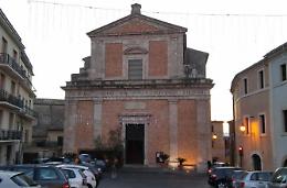 Foglietti della liturgia rubati dentro la chiesa della Collegiata