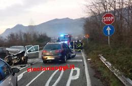 Incidente fra tre auto, anziano elitrasportato a Roma: è grave