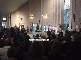 Funerali Cristiana Azzoli: addio alla "regina del sorriso". Il dolore della gemella