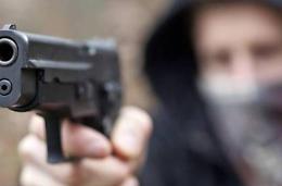 Rapina a mano armata in un'agenzia funebre: in azione tre banditi