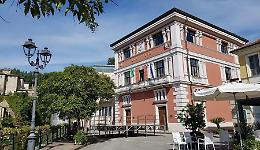 Covid, giardini pubblici e piazze off limits: il sindaco blinda la città