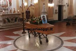 Funerali di Mario Lanni: folla di amici per l'addio a "Maruzzella"