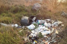 Strade trasformate in discariche, i cittadini chiedono punizioni esemplari