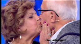 Dopo 57 anni il secondo bacio tra Maddalena e Bruno a "C'è Posta per Te"