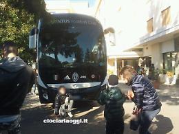 Assalto al bus della Juve, tra cuochi, diete segrete e caccia al selfie 