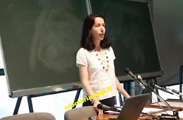 La cassinate Alessandra Buonanno  dimostra la teoria delle onde gravitazionali