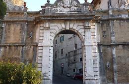 Con una figlia e senza lavoro, lotta per evitare anche lo sfratto