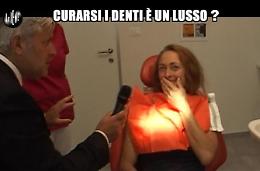 Curarsi i denti in Italia è troppo caro. E gli italiani vanno all'estero