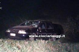 Va a prendere l'auto, non la trova e pensa a un furto. Ma era finita nella scarpata