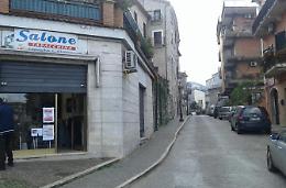 Ladri ingannati dall'insegna: furto per sbaglio dal barbiere