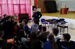 Nonni e nipoti a scuola di legalità: lezioni multiple dell'Arma