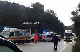 Autotreno giù dal cavalcavia sulla Cassino-Formia. Corsa  contro il tempo dei soccorsi