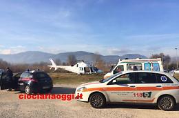 Incidente stradale, vola con l'auto fuori strada: giovane elitrasportato a Roma