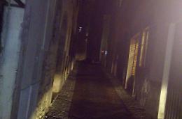 Zone completamente al buio, pubblica illuminazione fuori servizio. Disagi per i cittadini