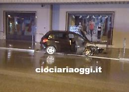 Due incidenti nella notte: feriti lievi. Uno scappa senza prestare soccorso 