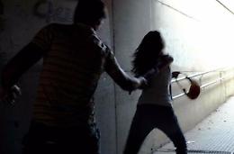 Aggredita da un uomo sul Lungoliri, paura per una ragazza