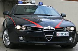 Due bastoni trasformati in armi nell'auto: denunciato un 19enne