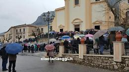 In centinaia per l'addio al professor Angelo Molle