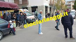 Musicista della banda si sente male  durante il 72° della distruzione della città